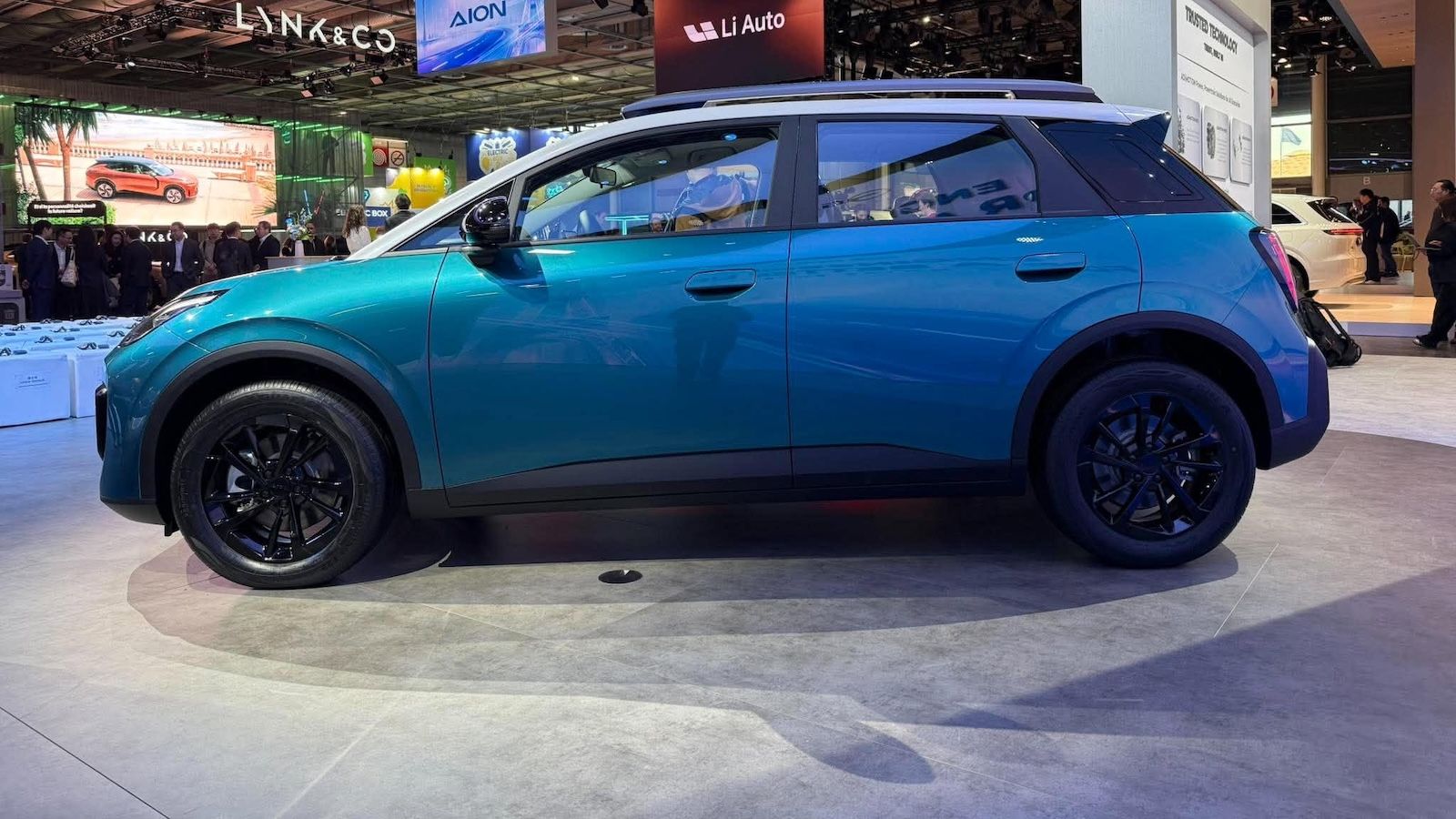 Νέο Aion UT Cross: Ηλεκτρικό SUV με 204 PS και πορτμπαγκάζ 440 λίτρων